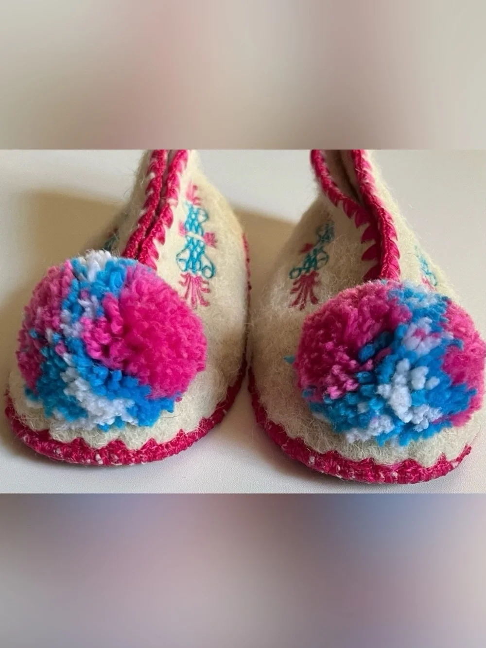 Minas Wool Greek Pom Pom Slippers Size UK 11 Youth 5 1/2 ye